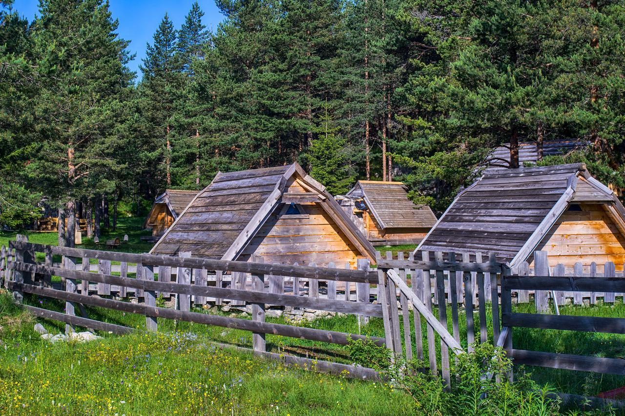 Eco Camp Chalets Pod Gorom Žabljak エクステリア 写真