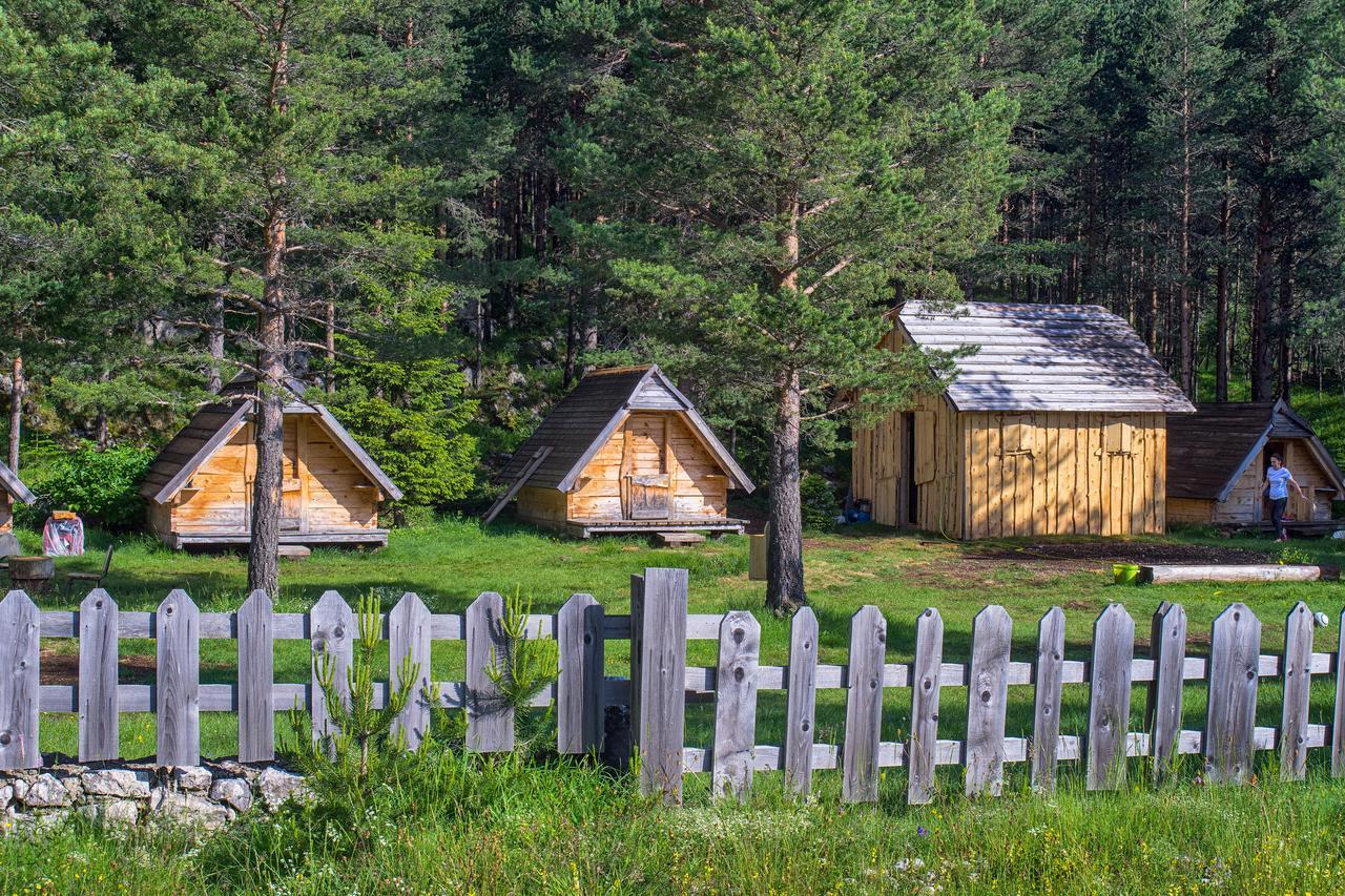 Eco Camp Chalets Pod Gorom Žabljak エクステリア 写真